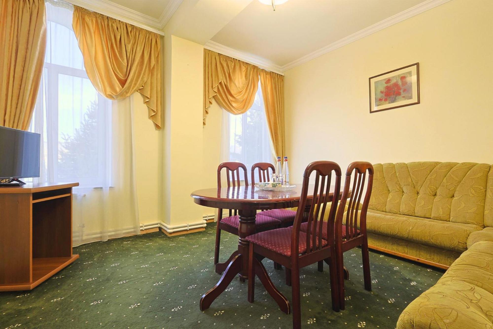 Lalaner Hotel Sisian Bagian luar foto