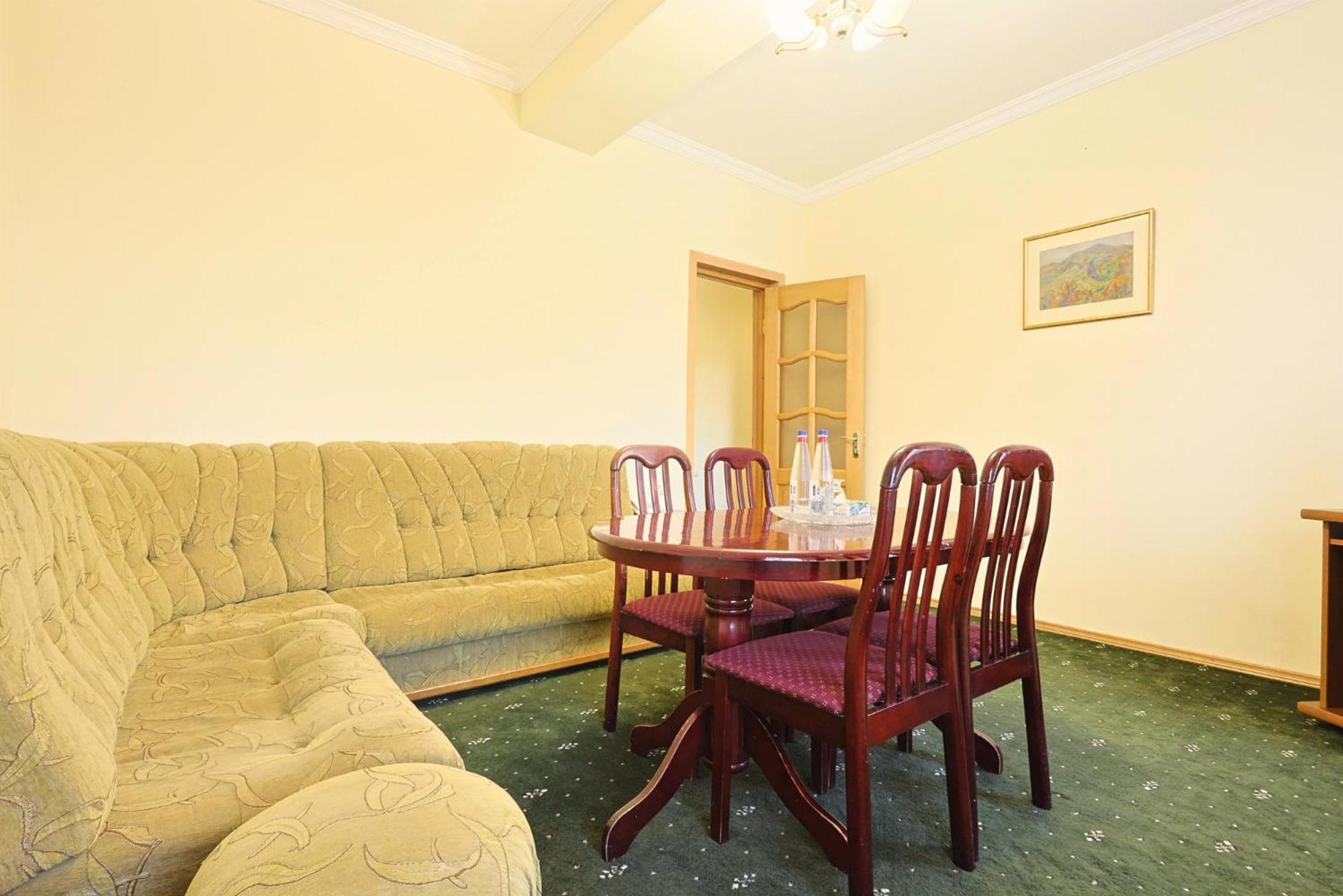 Lalaner Hotel Sisian Bagian luar foto